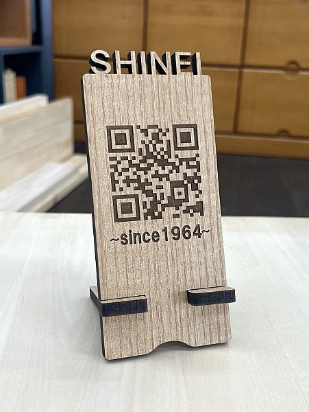レーザー加工スマホスタンドのサンプル レーザー加工スマホスタンド